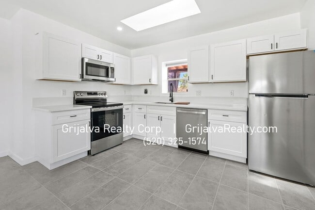 Photo - 3219 E Flower St
