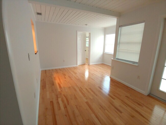 Photo - Stunning Pool Home in Sapphire Shores – West of the Trail Near the Ringling Museum