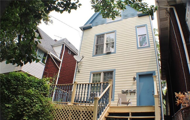 Building Photo - 239 Lehigh Ave Unit 1