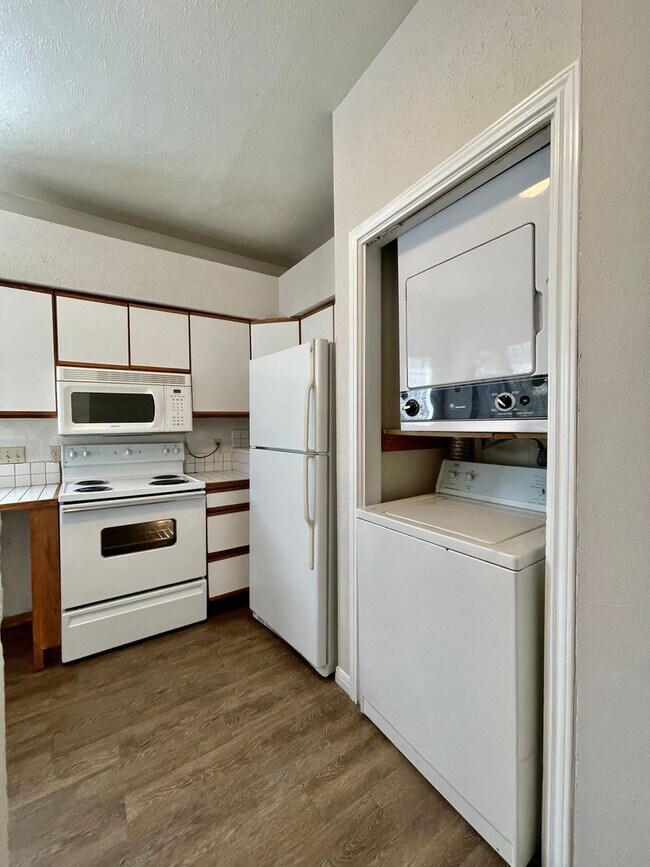 Photo - 2/2 Condo, Blocks from Campus and Downtown...