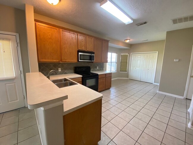 Photo - 907 Christopher Ln