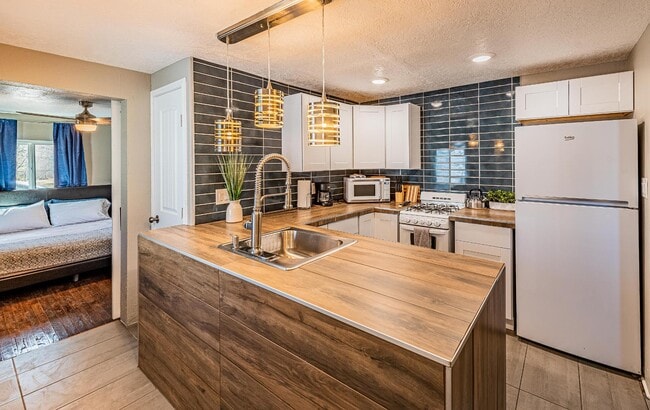 Photo - 268 Osuna Rd NW