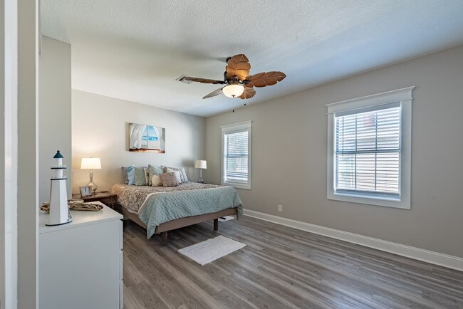 Photo - 1726 65th St