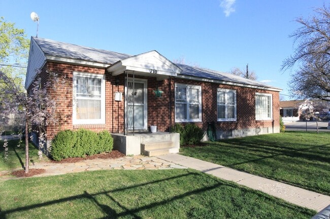 Photo - 710 N Oakley St Unidad 710 N Oakley Street