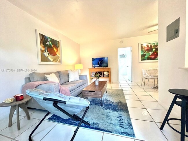 Building Photo - 6310 SW 79th St Unit 2