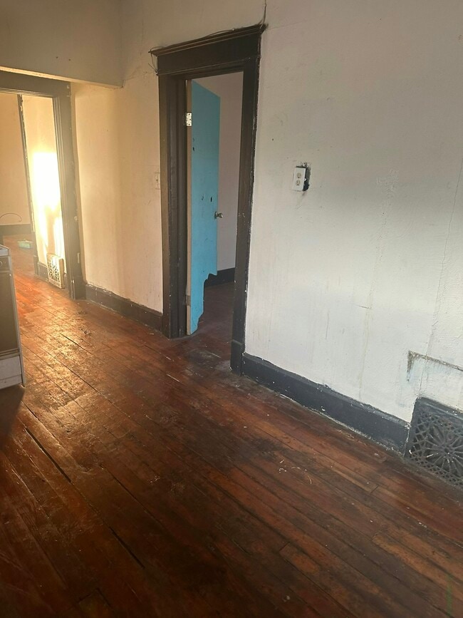 Photo - 2203 W Howett St