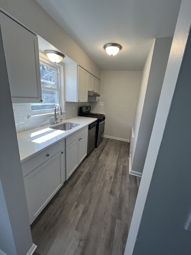 Photo - "Chic 1-Bedroom Condo Oasis with Granite Touches & Gleaming Hardwood Floors in Verona!" Unit 100
