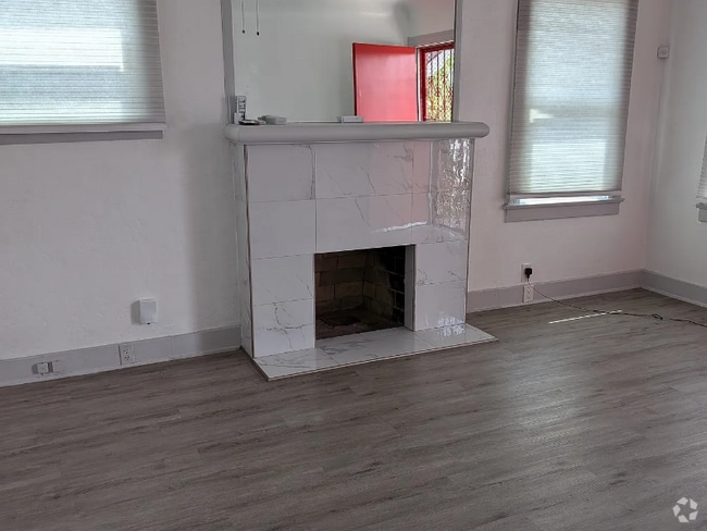 Building Photo - 4318 Dwight St Rental