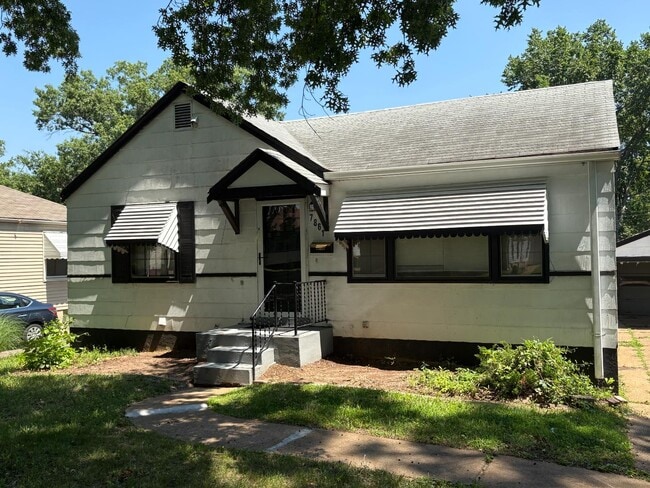 7861 Madison Dr