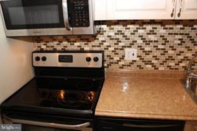 Photo - 3 BEDROOM CONDO WITH BALCONY, ALL UTILITIES INCLUDED Unit 102