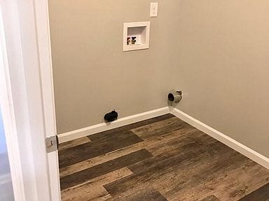 Photo - 5000 Comstock Dr