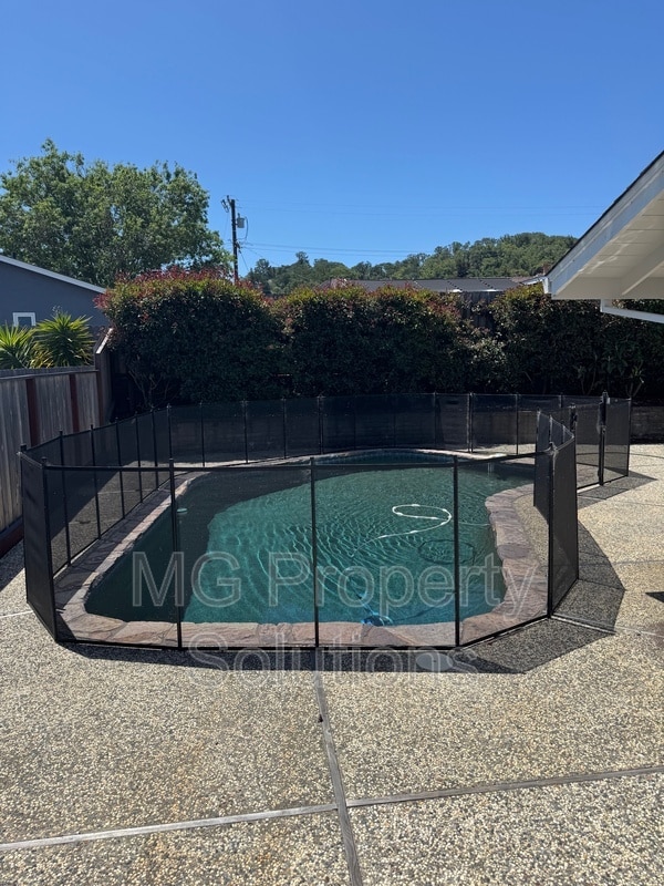 Photo - 521 Rowland Blvd