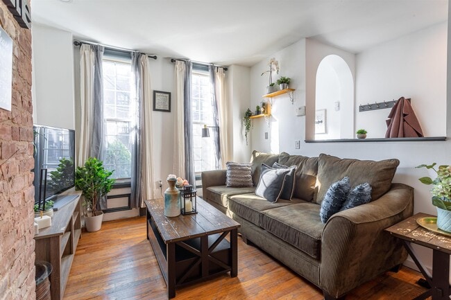 Building Photo - 148.5 Union St