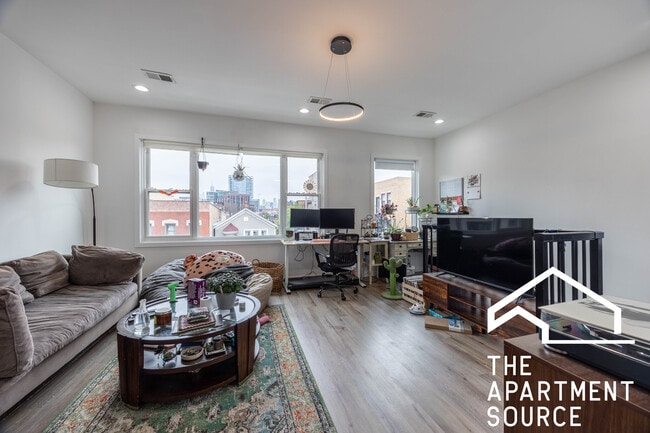 Photo - 714 N Elizabeth St Apartments Unit 3F