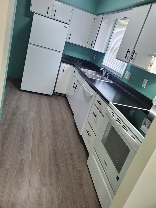 Building Photo - 1863 Wisconsin St