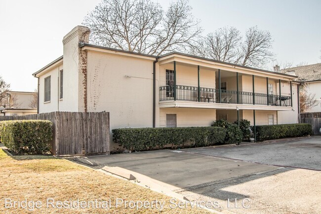 Exterior view of complex. - 4901 Bryce Ave Apartment Unit 10