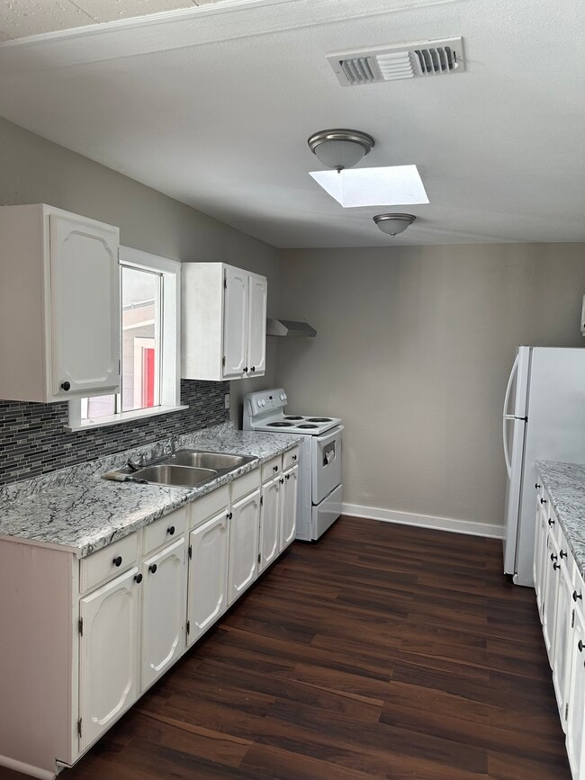 Building Photo - 606 John Page Dr