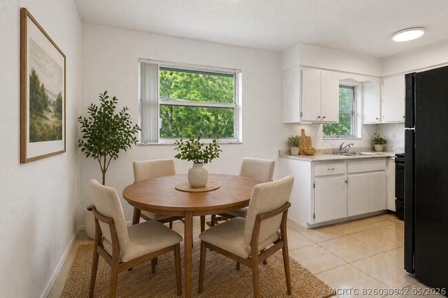 Photo - 210 NE 38th St