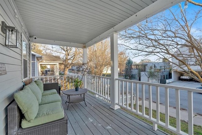 Photo - 1520 Foote St NE