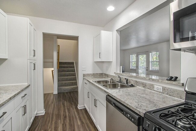 Gull Prairie/Gull Run Apartments and Townhomes