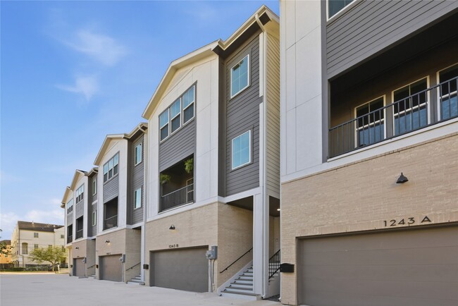 Photo - 1243 W 23rd St Unit B