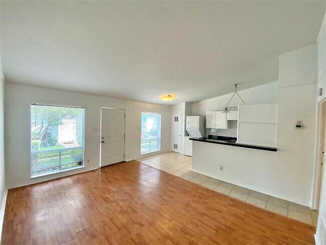 Photo - 614 W 51st St