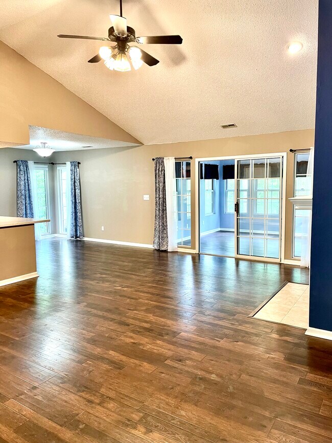 Photo - 639 Cherokee Rd