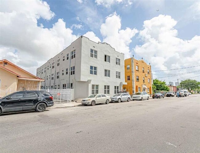 Building Photo - 1051 NW 2nd St Unit 10 Rental