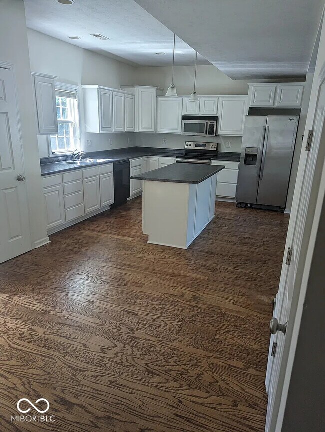 403 W 49th St