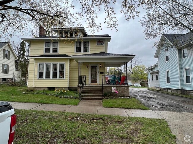 Building Photo - 612 Pearl St Rental