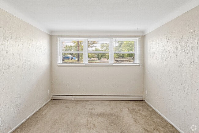 1BR, 1BA - 900SF - Living Room - McCarron's Apartments
