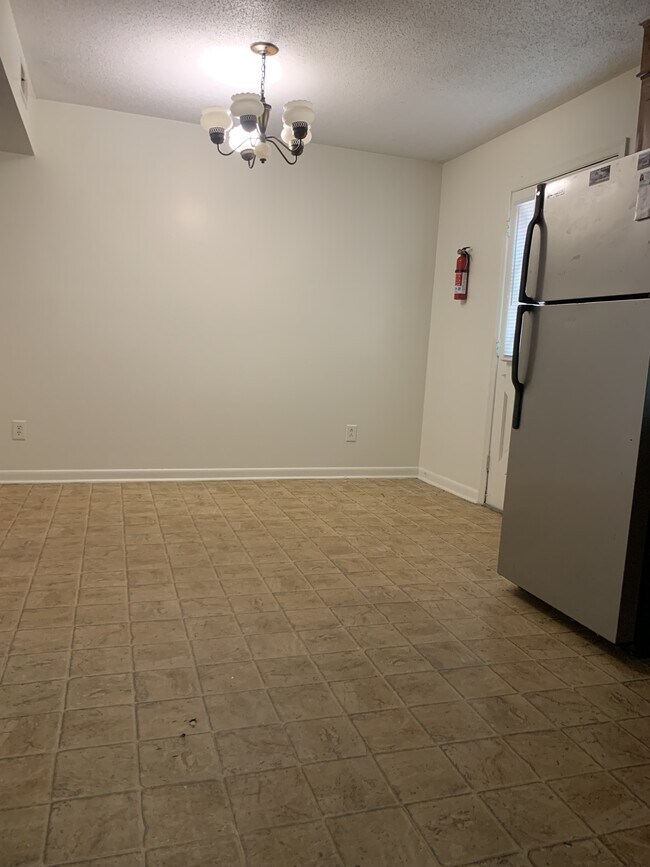 Photo - 103 S College St