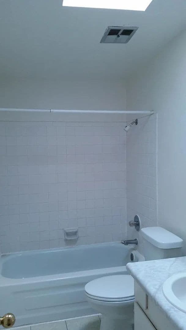Photo - Centrally located 1 bedroom, 1 bath with bonus Den in a duplex, SW side of Swan & Grant.