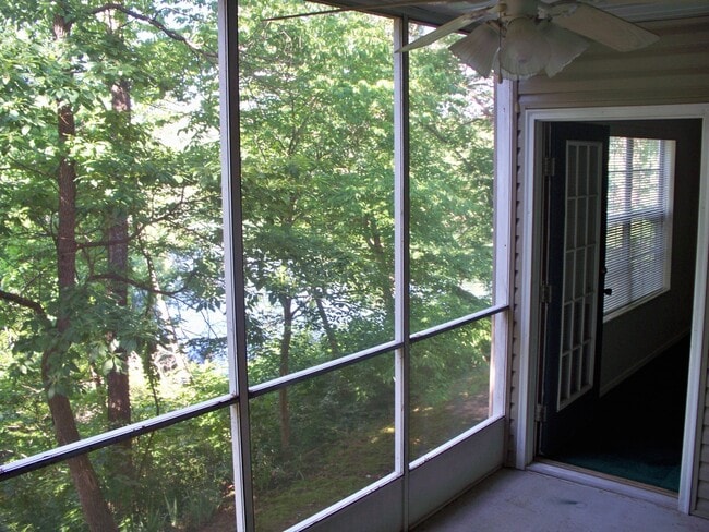 Building Photo - Beautiful Two Bedroom 2 bath Apartment wit... Unit 3