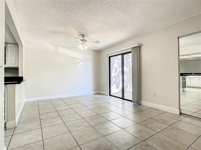 Photo - 955 Sunridge Dr