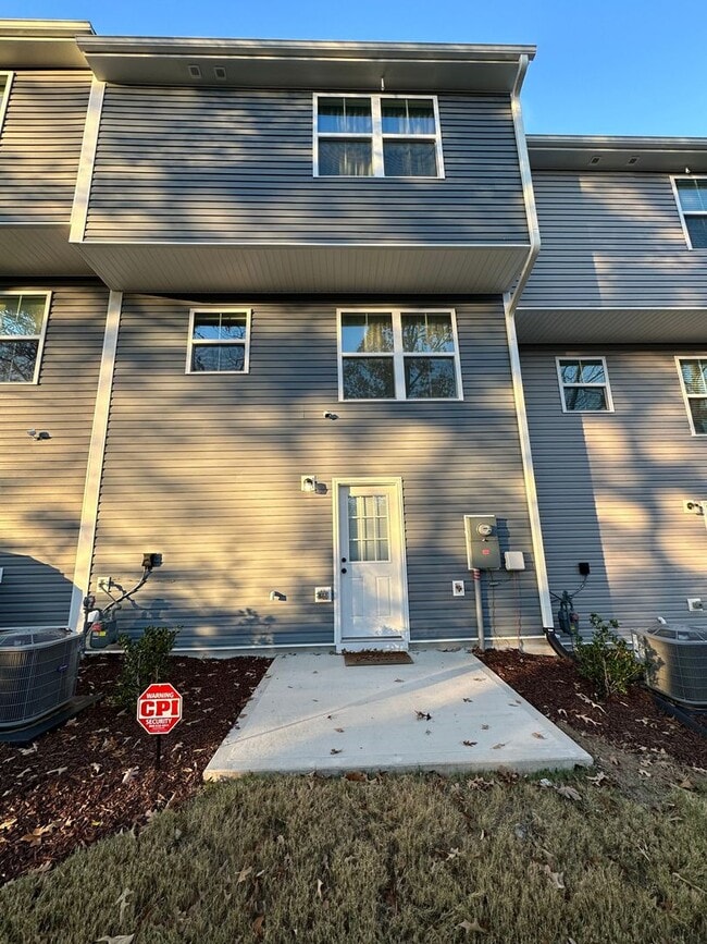 Photo - FULLY FURNISHED like-new Townhouse w/ Garage