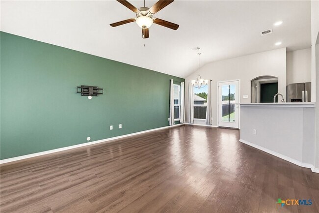 Photo - 613 Hobby Rd