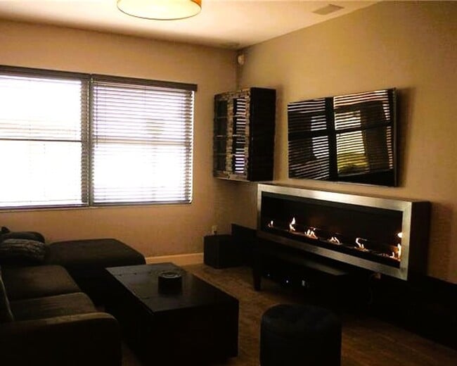 Photo - Beautiful 4 bedroom Home in Aventura Isles!!