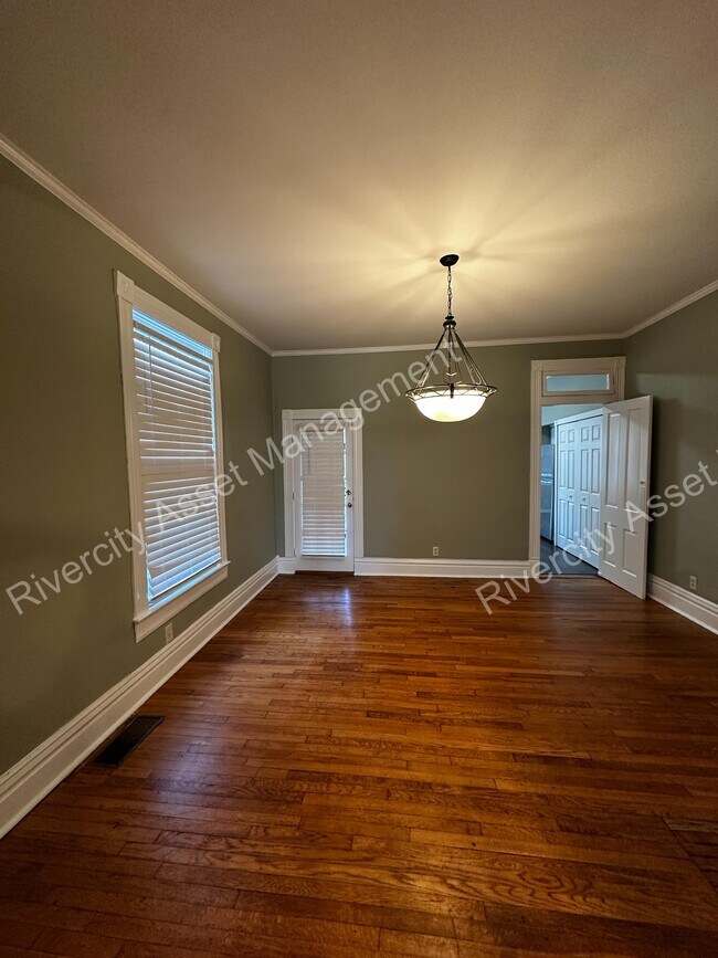 Photo - 1387 Linden Ave