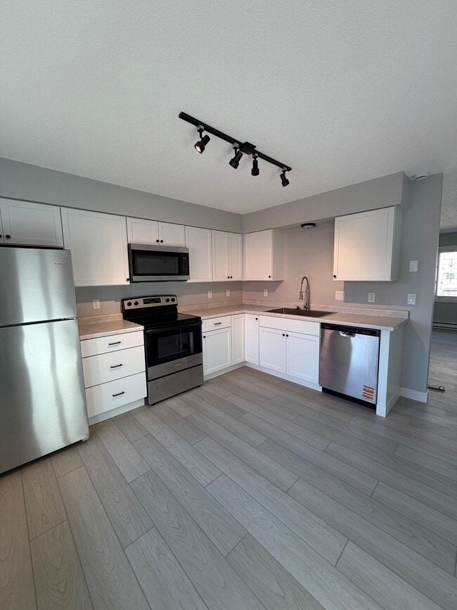 Building Photo - 1413 Charles St Unit C