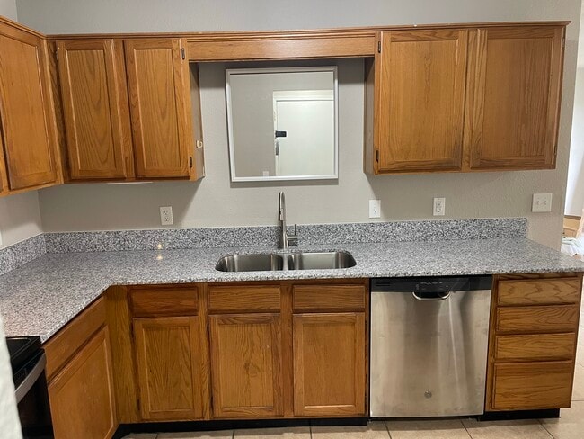 Cocina - 1382 N Dawn Dr