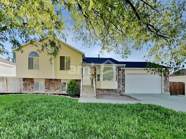 Building Photo - 2964 S Fetzer Dr