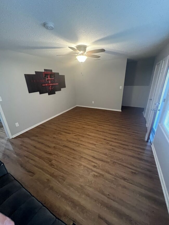 Photo - Pre Leasing for Fall 2026!! 4/3 in Medical District!