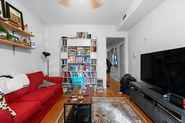 Photo - 3 bedroom in Chicago IL 60618 Unit 2