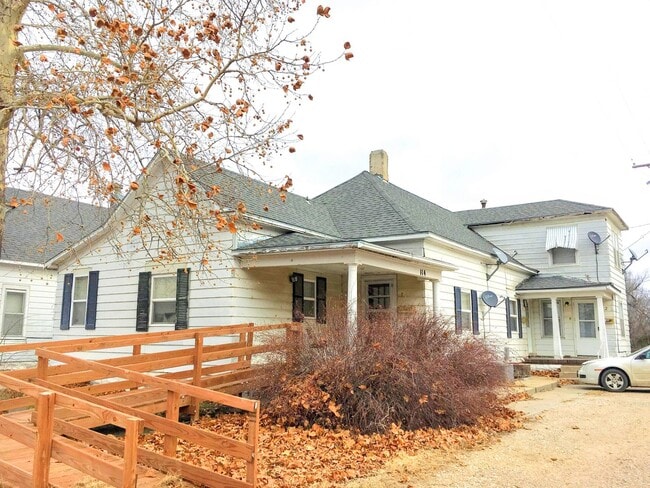 Building Photo - 114 N Plum St Unit #3