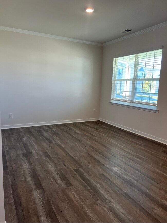 Photo - 422 Janie Cir