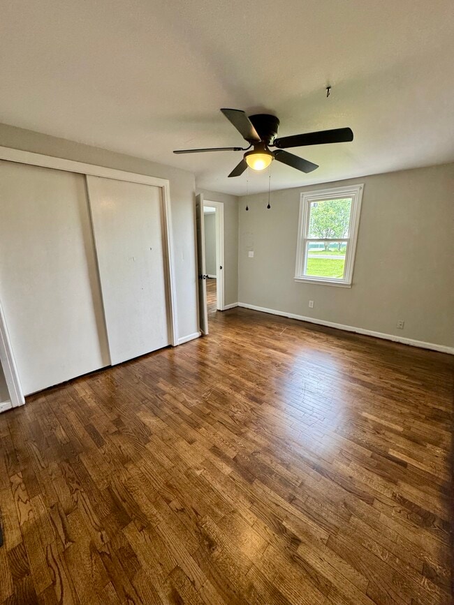 Photo - 5624 US Highway 60 W