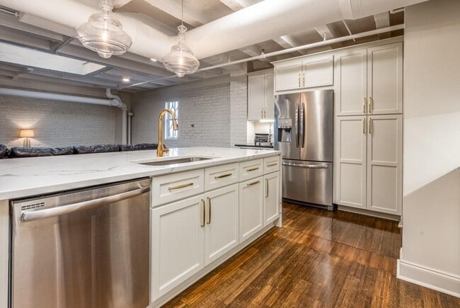 Building Photo - 32 Peachtree St NW Unit Apt 1702