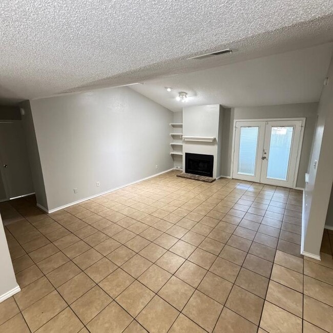 Photo - 2640 Glenmore Dr