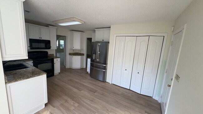 Photo - 1760 Parsons Way